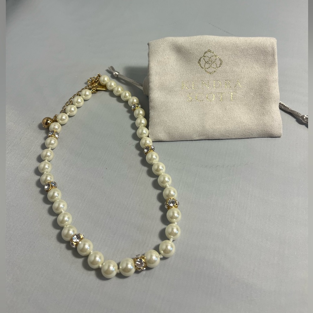 NWOT Elegant Gold and Cream Pearl Necklace by Kendra Scott